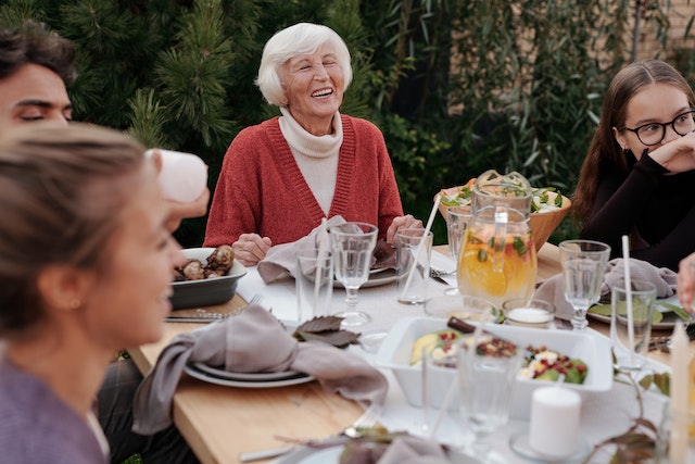 Perte d’appétit : comment adapter l’alimentation des seniors ?
